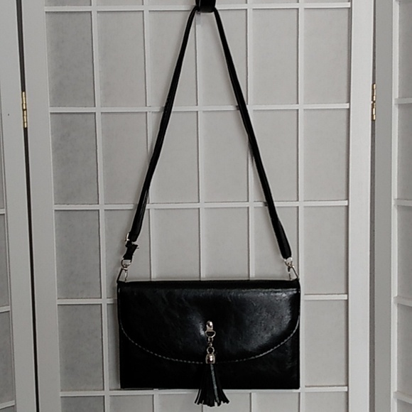 unbranded Handbags - Crossbody Bag – Black – Tassel Accent – Zip Pocket